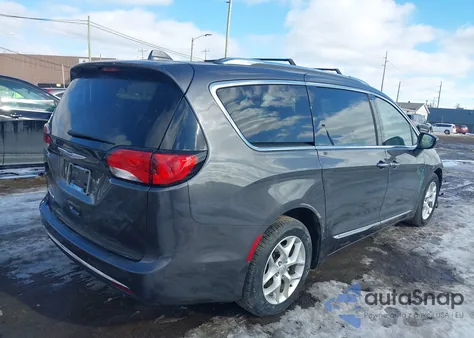 2018 Chrysler Pacifica Touring L Plus z USA, uszkodzony, nr VIN 2C4RC1EG1JR331025